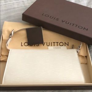 Louis Vuitton Epi Pochette Off White